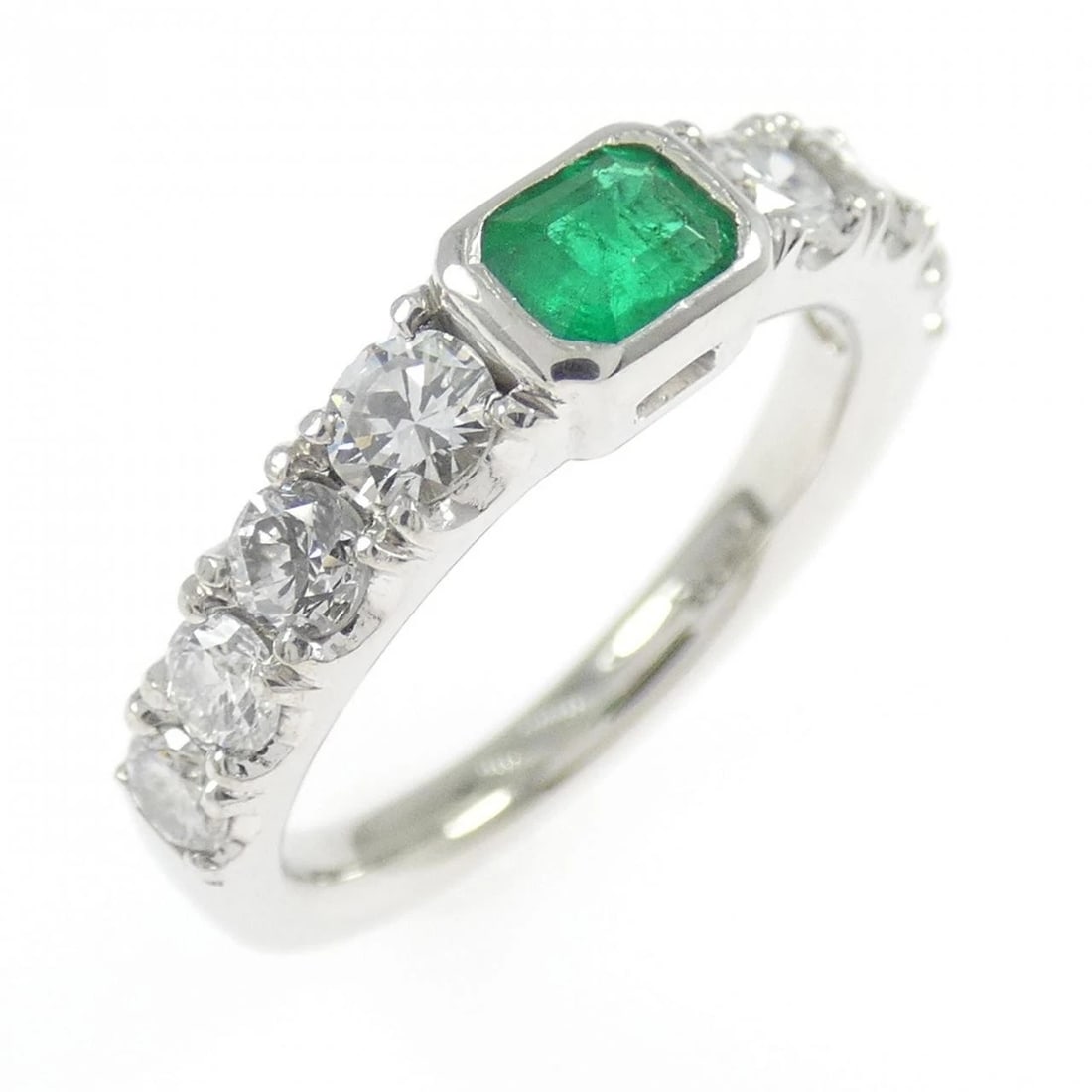 PT900 EMERALD RING: PT900 Emerald Ring Brand: Unbranded Type: Ring Material: Platinum 900 Platinum, Main Stone/Creation Emerald Color: White Gold Size: 5 US Accessories: None Accessories Notice: When purchasing