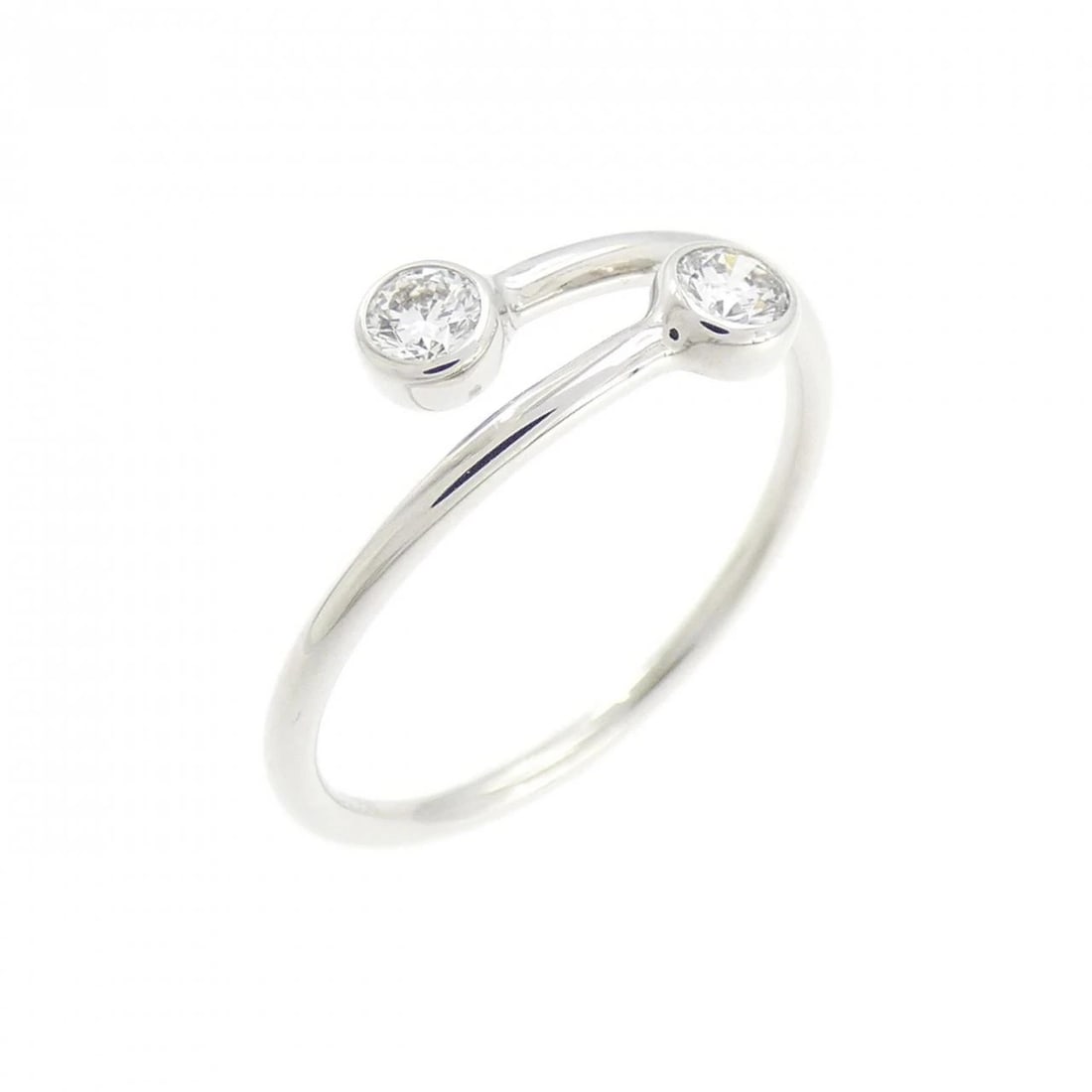 TIFFANY HOOP RING: Tiffany Hoop Ring Brand: Tiffany Type: Ring Material: Platinum 950, Main Stone/Creation Natural Color: White Size: 3-3.5 (US size) Accessories: None Accessories Notice: When purchasing