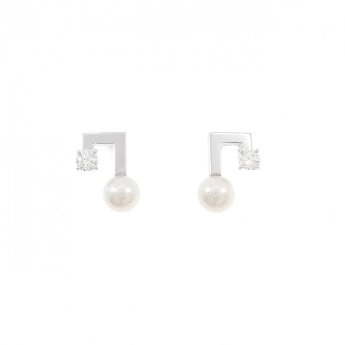 TASAKI PETIT BALANCE NOTE EARRINGS: TASAKI Petit Balance note Earrings Brand: TASAKI Type: Earrings Material: 750 White Gold, Main Stone/Creation Akoya Pearl Color: White Gold Size: ActualSize HxW: 10.2mmx7.7mm Accessories: