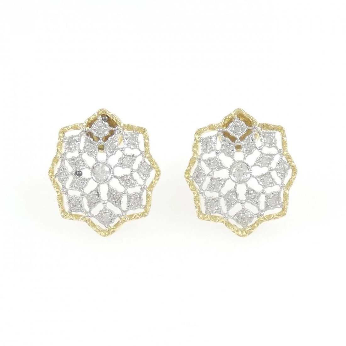 K18YG K18WG DIAMOND EARRINGS: K18YG K18WG Diamond Earrings Brand: Unbranded Type: Earrings Material: K18 Yellow Gold K18 White Gold, Main Stone/Creation Natural Color: Yellow Gold Size: HxW: 17.6mmx15.4mm Accessories: