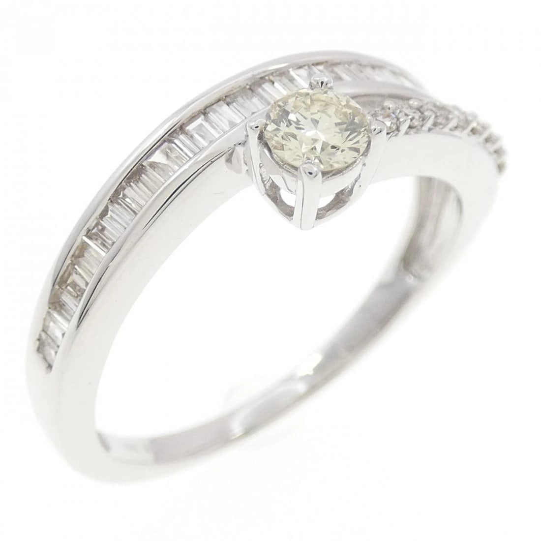 K18WG DIAMOND RING: K18WG Diamond Ring Brand: Unbranded Type: Ring Material: K18 White Gold, Main Stone/Creation natural Color: White Gold Size: 7.5 US Accessories: None Accessories Notice: When purchasing