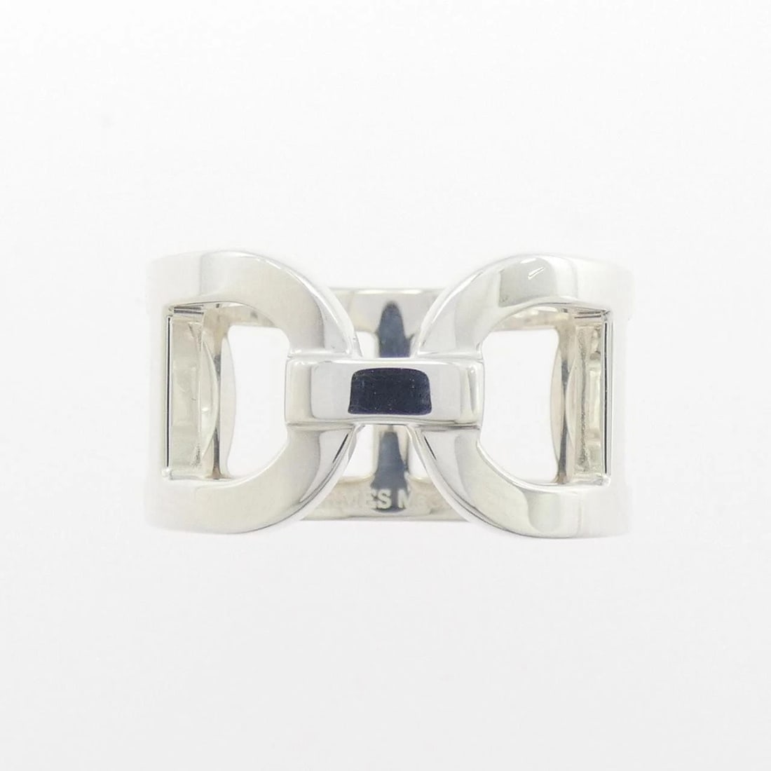 HERMES EVER CHAINE D'ANCRE RING: HERMES Ever Chaine d'Ancre Ring Brand: HERMES Type: Ring Material: 925 Silver, Color: Silver Size: 6.5-7 (US size) Accessories: None Accessories Notice: When purchasing pre-owned goods,