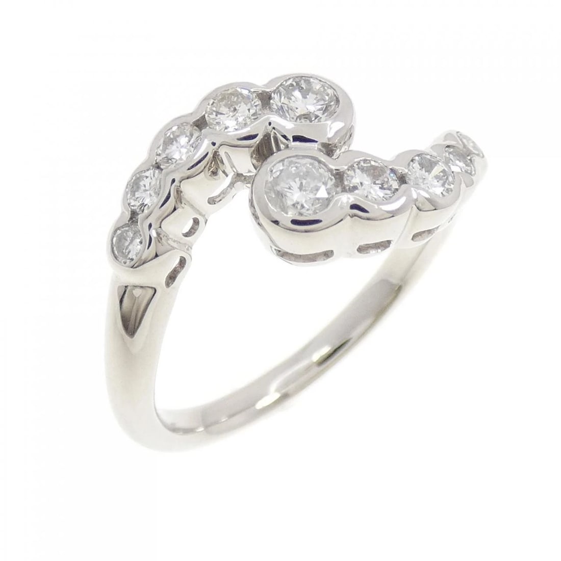 PT900 DIAMOND RING: PT900 Diamond Ring Brand: Unbranded Type: Ring Material: Platinum 900 Platinum, Main Stone/Creation Natural Color: Silver Size: 6-6.5 ( US size) Accessories: None Accessories Notice: When