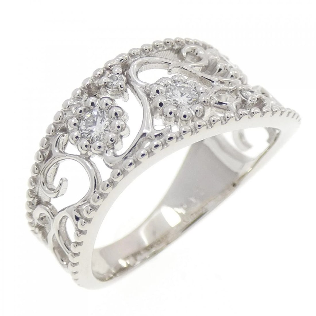 PT900 FLOWER DIAMOND RING: PT900 Flower Diamond Ring Brand: Unbranded Type: Ring Material: Platinum 900 Platinum, Main Stone/Creation Natural Color: Silver Size: 6.5-7 ( US size) Accessories: None Accessories Notice: