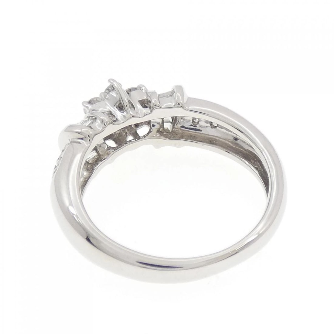 PT900 FLOWER DIAMOND RING - 2