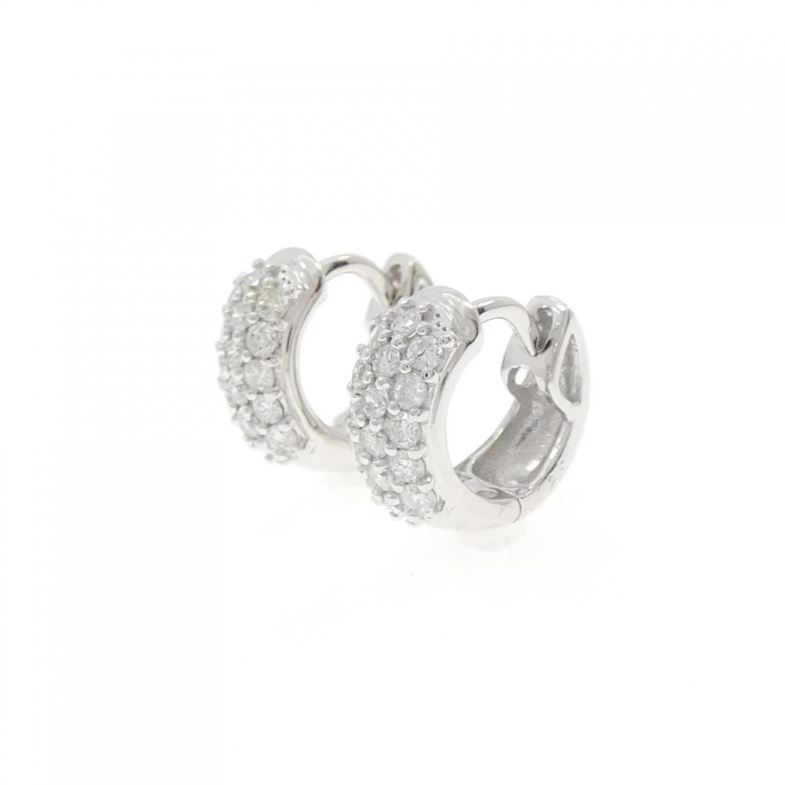 K18WG PAVE DIAMOND EARRINGS: K18WG Pave Diamond Earrings Brand: Unbranded Type: Earrings Material: K18 White Gold, Main Stone/Creation natural Color: White Gold Size: HxW: 10.8mmx4.9mm Accessories: None Accessories