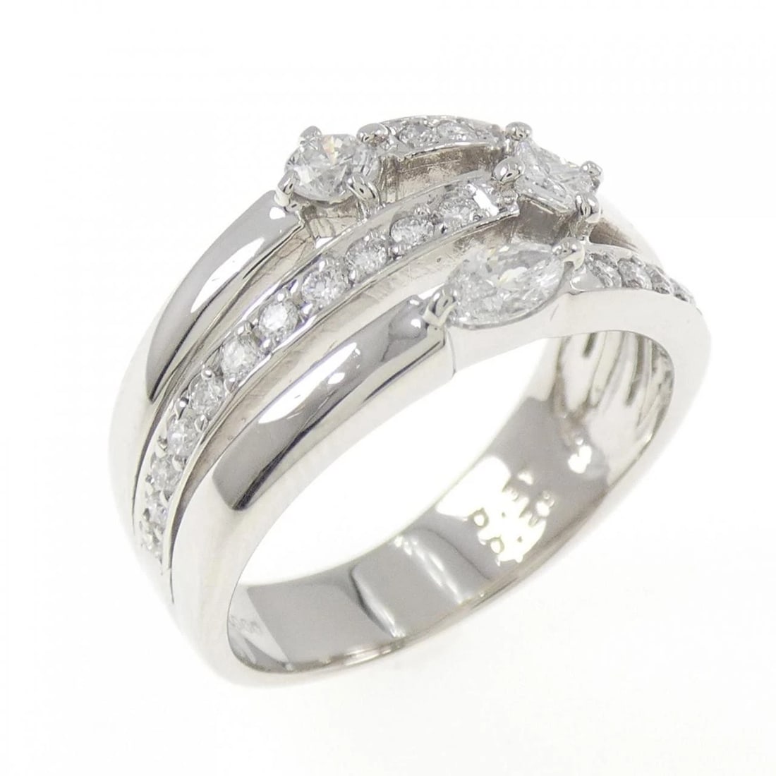 PT900 DIAMOND RING: PT900 Diamond Ring Brand: Unbranded Type: Ring Material: Platinum 900 Platinum, Main Stone/Creation natural Color: White Gold Size: 7 US Accessories: None Accessories Notice: When purchasi