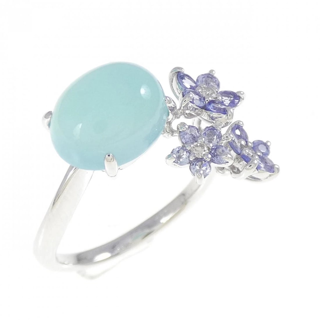 K18WG COLOR STONE RING: K18WG Color Stone Ring Brand: Unbranded Type: Ring Material: K18 White Gold, Main Stone/Creation Chalcedony Color: White Gold Size: 6 US Accessories: None Accessories Notice: When purchasing