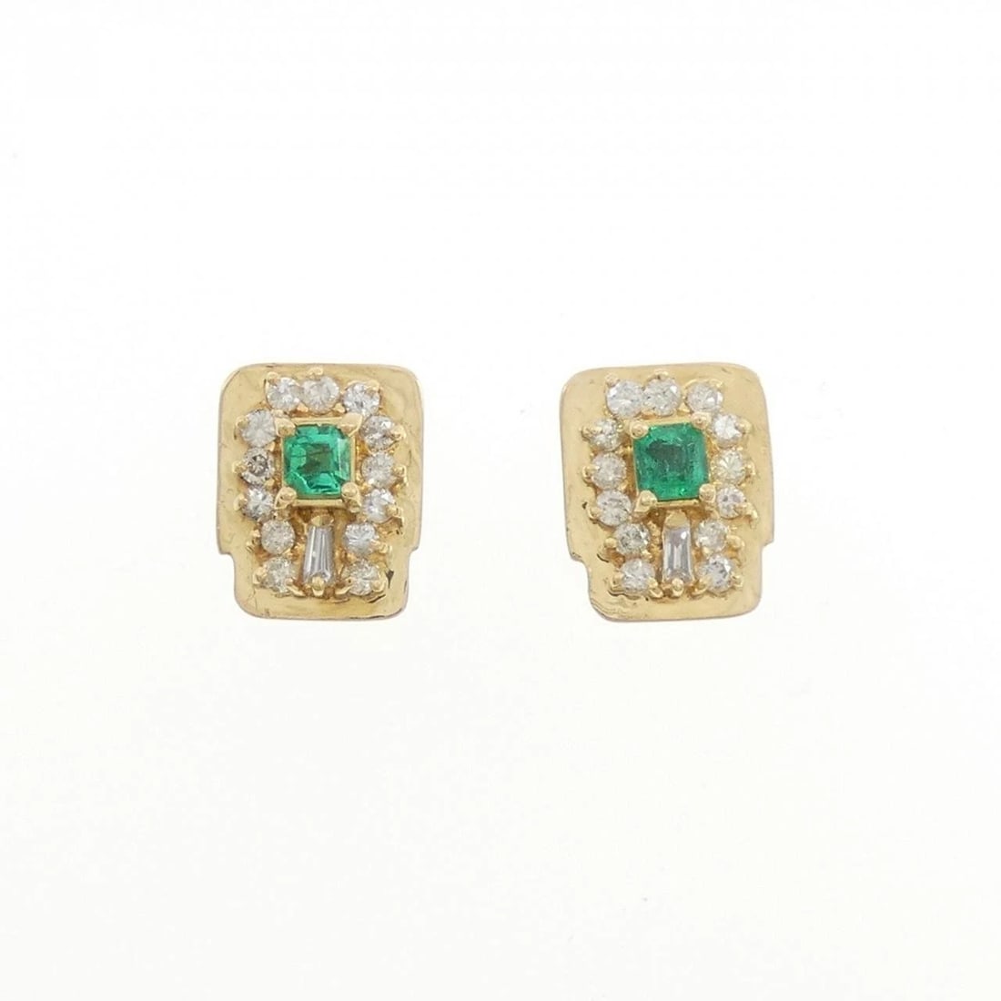 K18YG EMERALD EARRINGS: K18YG Emerald Earrings Brand: Unbranded Type: Earrings Material: K18 Yellow Gold, Color: YG Size: ActualSize HxW: 10.7mmx8.7mm Accessories: None Accessories Notice: When purchasing pre-owned