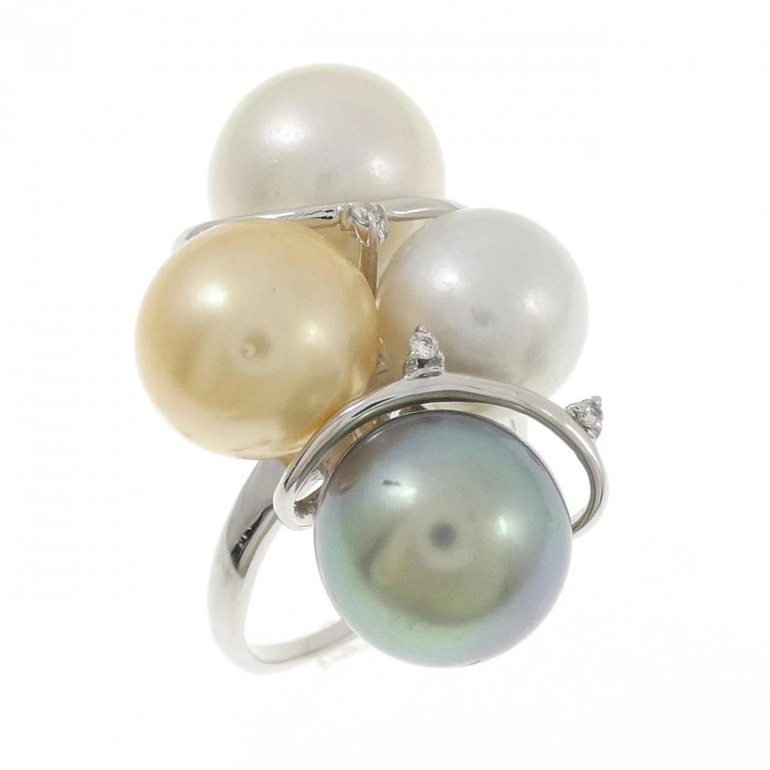 K18WG PEARL RING: K18WG Pearl Ring Brand: Unbranded Type: Ring Material: K18 White Gold, Color: WG Size: 8.5-9 US Accessories: None Accessories Notice: When purchasing pre-owned goods, please refer to the