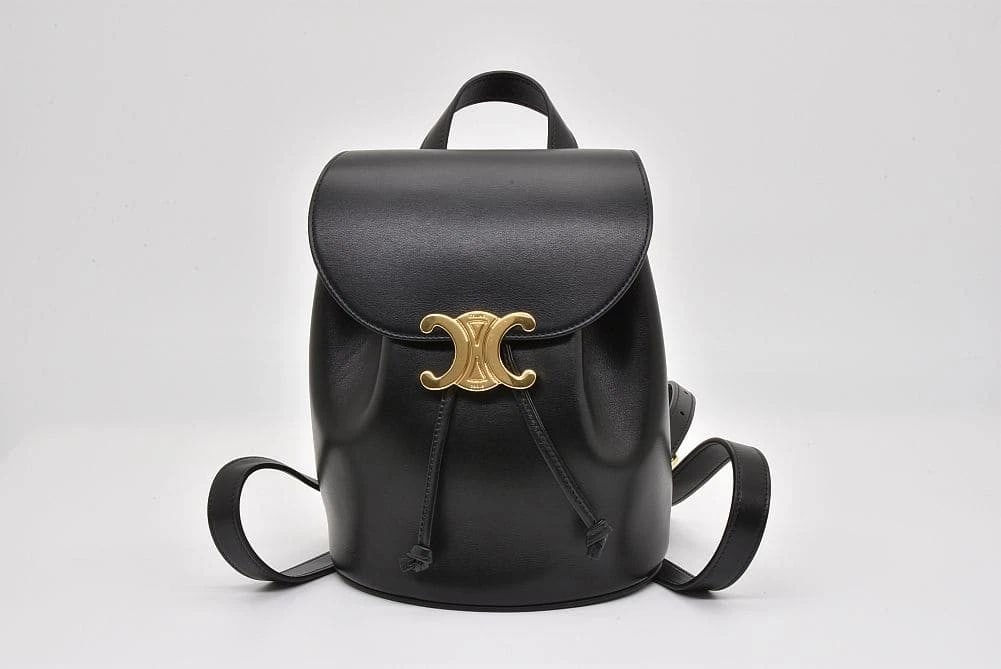 CELINE BONNIE BACKPACK TRIOMPHE CALFSKIN HANDBAG: Celine Bonnie Backpack Triomphe Calfskin Handbag Brand: Celine Type: Handbag Material: Calfskin Color: Black Size: W18xH21xD13.5cm Accessories: None Accessories Notice: When purchasing pre
