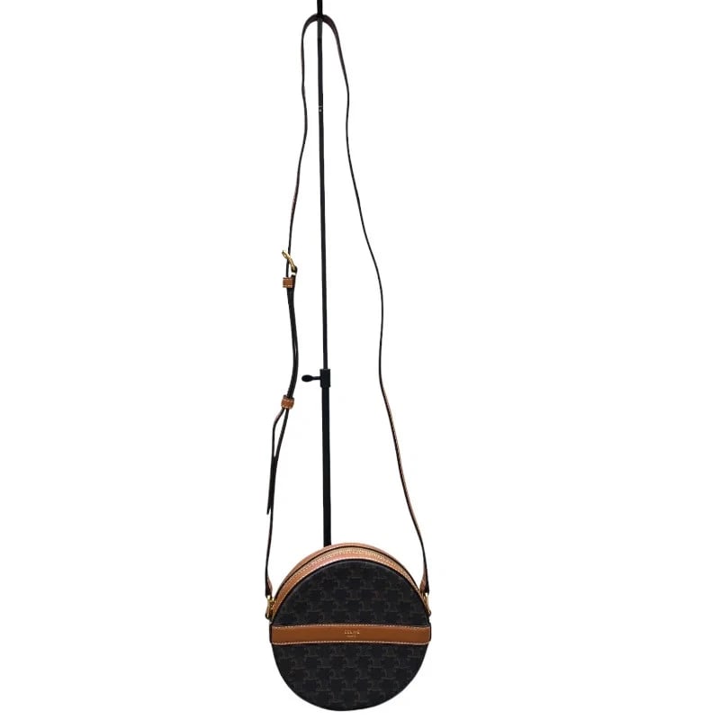 CELINE TRIOMPHE ROUND PURSE BROWN GHW TRIOMPHE CANVAS HANDBAG: CELINE Triomphe Round Purse Brown GHW Triomphe Canvas Handbag Brand: CELINE Type: Handbag Material: Triomphe Campus Color: Brown GD Hardware Size: W: 14cm / H: 14cm / D: 3.5cm / Shoulder: 103~117c