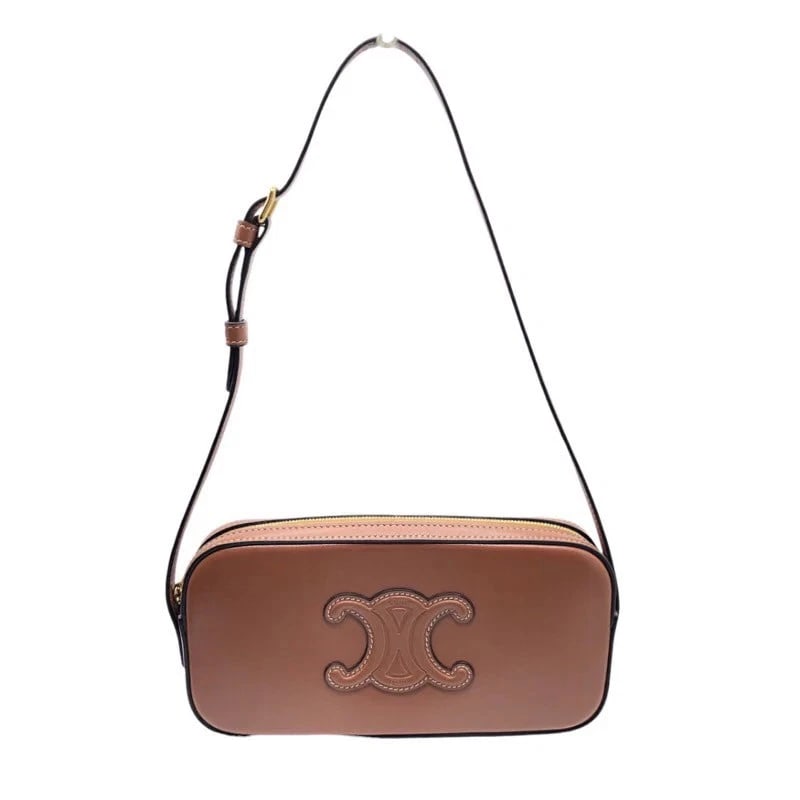 CELINE TRIOMPHE MINI CAMERA BAG TAN SMOOTH CALFSKIN HANDBAG: CELINE Triomphe Mini Camera Bag Tan Smooth Calfskin Handbag Brand: CELINE Type: Handbag Material: Smooth Calf Color: Tan x GD Hardware Size: W: 19.5cm / H: 9.5cm / D: 3cm / Shoulder: 47-57cm Acce