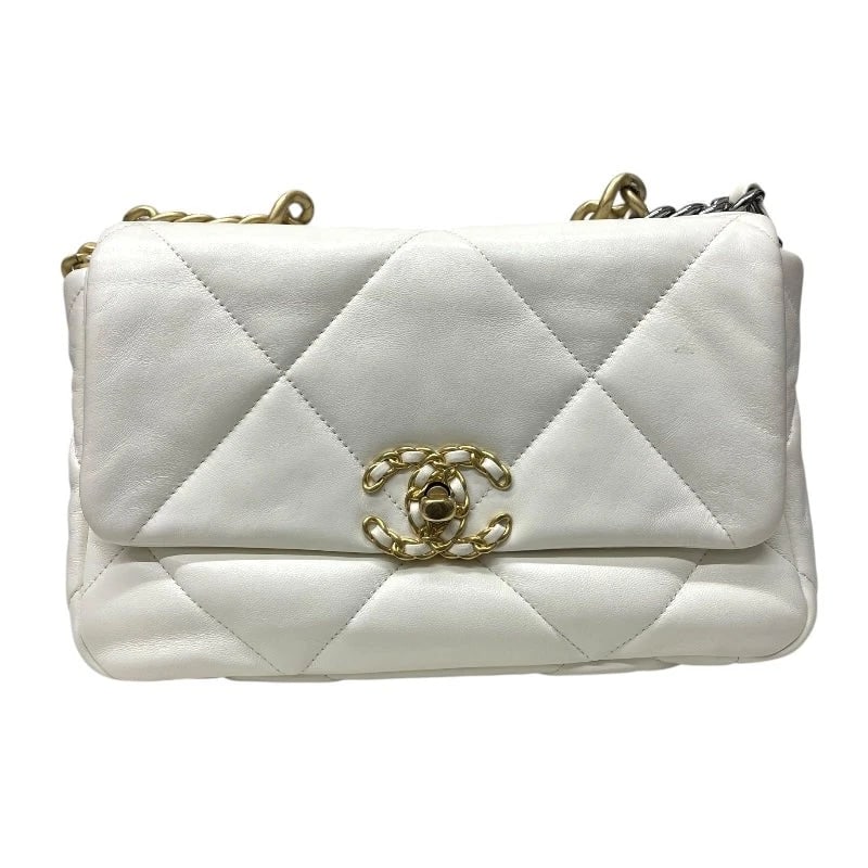 CHANEL FLAP BAG LAMBSKIN SHOULDER BAG HANDBAG: CHANEL Flap Bag Lambskin Shoulder Bag Handbag Brand: CHANEL Type: Handbag Material: Rum Color: White Gold x/ SV Hardware Size: W: 26cm / H: 17cm / D: 8cm / Shoulder: 110cm Accessories: None