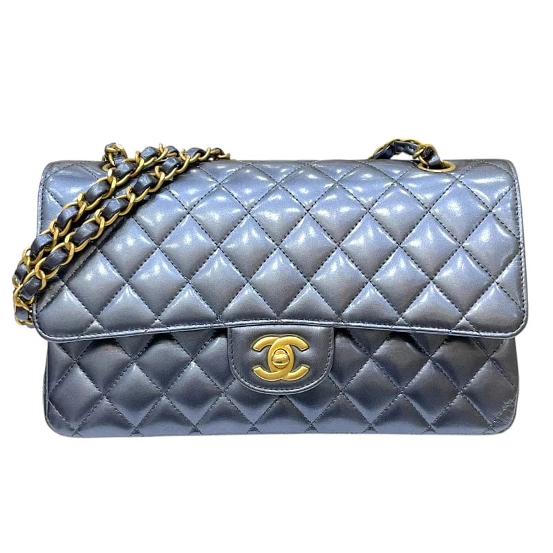 CHANEL MATELASSÉ METALLIC BLUE GHW CALFSKIN CHAIN SHOULDER BAG HANDBAG: CHANEL Matelassé Metallic Blue GHW Calfskin Chain Shoulder Bag Handbag Brand: CHANEL Type: Handbag Material: Calfskin Color: Metallic Blue/GD Hardware Size: W: 25.5cm / H: 15.0cm / D: 7.0cm / Sho