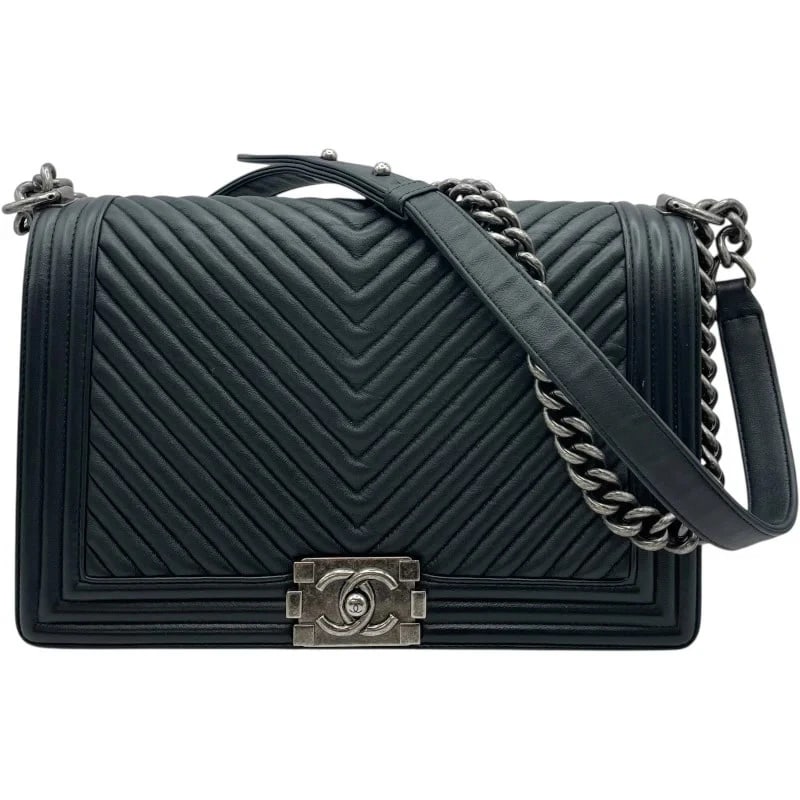 CHANEL BOY CHANEL LAMBSKIN SHOULDER BAG HANDBAG: CHANEL Boy Chanel Lambskin Shoulder Bag Handbag Brand: CHANEL Type: Handbag Material: Rum Color: Black SV Hardware Size: W: 28cm / H: 18cm / D: 5.5cm / Shoulder: 61-126cm Accessories: None