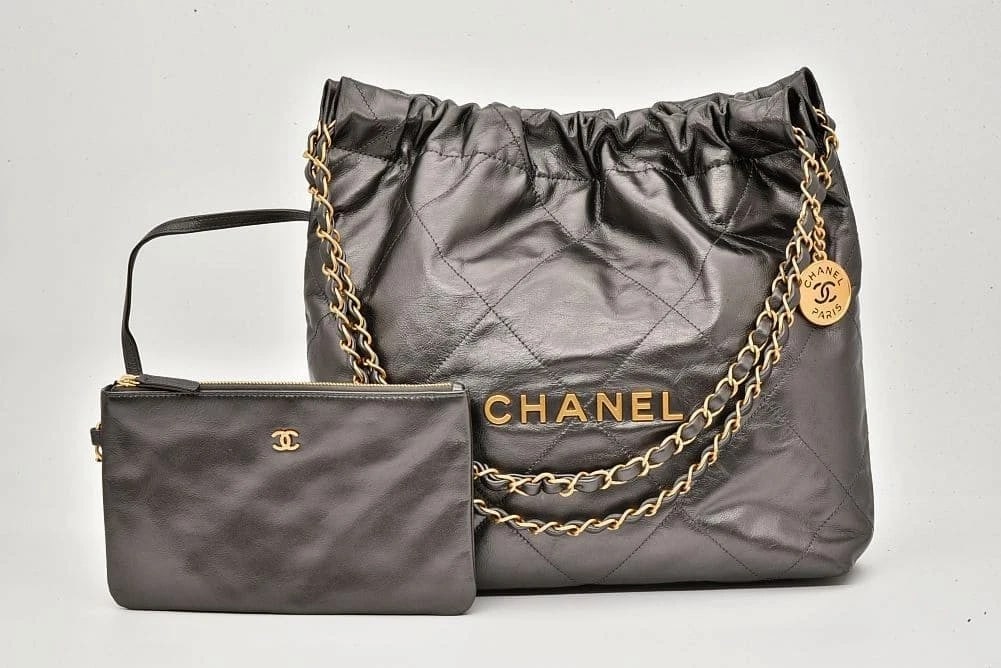 CHANEL SMALL HANDBAG CHAIN SHINY CALFSKIN GREY HANDBAG (1 of 5)