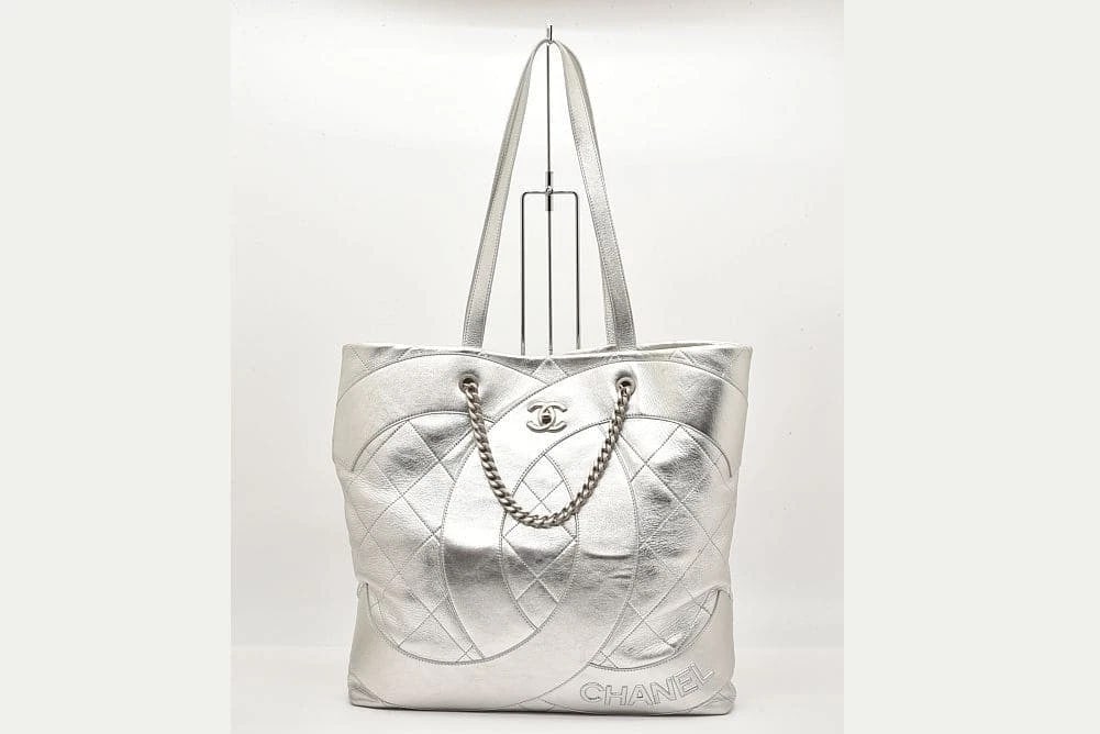 CHANEL COCO MARK TOTE BAG HANDBAG METALLIC SILVER COLLECTION HANDBAG (1 of 8)