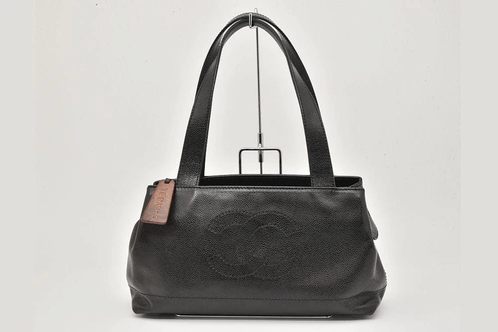 CHANEL CAVIAR SKIN COCO MARK STITCH HANDBAG HANDBAG: Chanel Caviar Skin Coco Mark Stitch Handbag Handbag Brand: Chanel Type: Handbag Material: Caviar Skin Color: Black With Gold Hardware Size: W30xH17xD10cm Accessories: None Accessories Noti