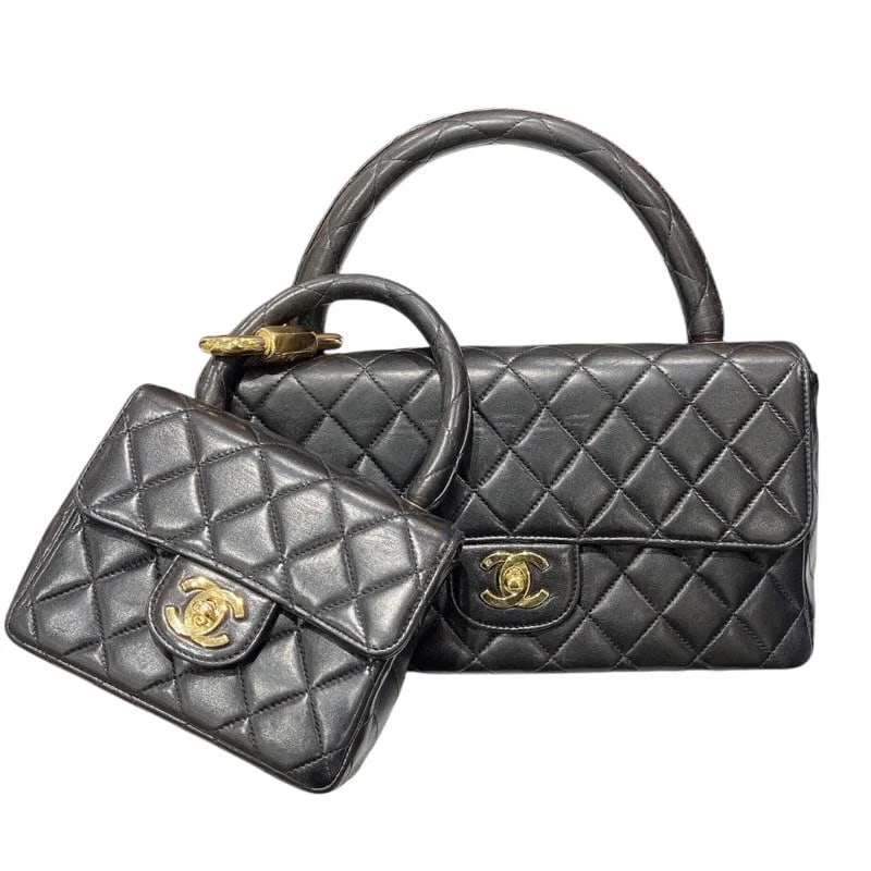 CHANEL BLACK GHW CALFSKIN HANDBAG HANDBAG: CHANEL Black GHW Calfskin Handbag Handbag Brand: CHANEL Type: Handbag Material: Calfskin Color: Black/GD Hardware Size: W: Small 15, Large 25cm / H: Small 12, Large 15cm / D: Small 6, Large 7cm A