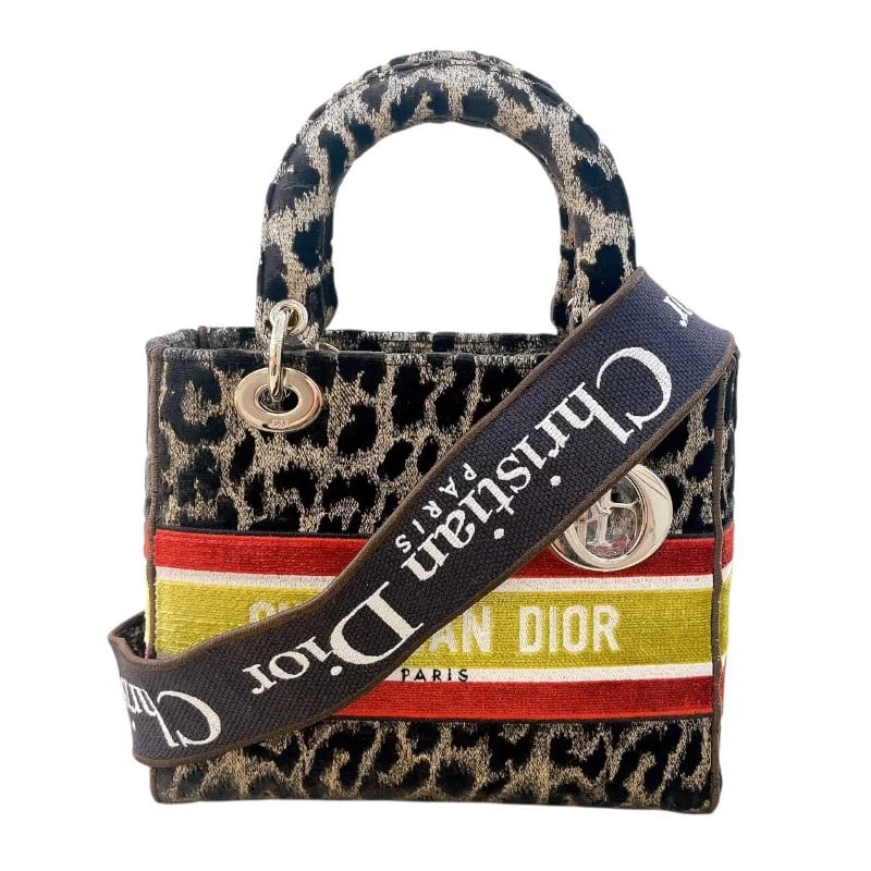 CHRISTIAN DIOR LADY D-LITE MEDIUM GHW VELVET SHOULDER BAG HANDBAG: Christian Dior Lady D-Lite Medium GHW Velvet Shoulder Bag Handbag Brand: CHRISTIAN DIOR Type: Handbag Material: Velvet Color: / GD Hardware Size: W: 24cm / H: 20cm / D: 12cm / Shoulder: 100cm Acc