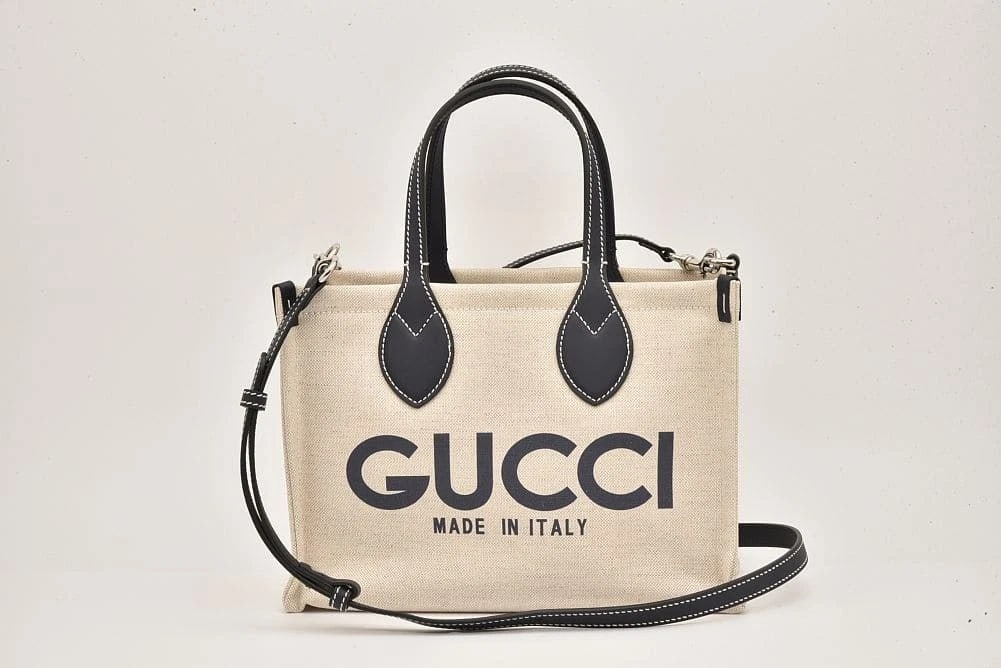 GUCCI LIDO GUCCI PRINT MEDIUM TOTE BAG HANDBAG: Gucci Lido GUCCI Print Medium Tote Bag Handbag Brand: Gucci Type: Handbag Material: Canvas Leather Color: Beige Navy Size: W28xH19.5xD12cm / Shoulder strap: 108-126cm Accessories: None Acc