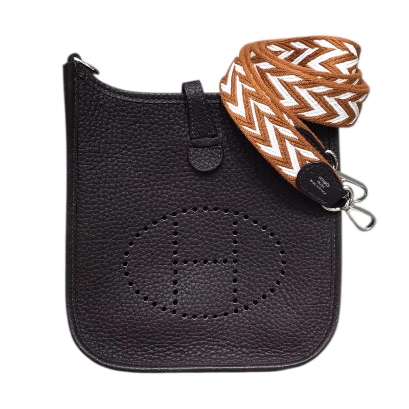 HERMES EVELYNE STAMP CHOCOLATE TAURILLON SHOULDER BAG HANDBAG: Hermes Evelyne Stamp Chocolate Taurillon Shoulder Bag Handbag Brand: HERMES Type: Handbag Material: Taurillon Color: chocolate Size: W: 17.5cm / H: 20cm / D: 5cm / Shoulder: 112cm Accessories: No