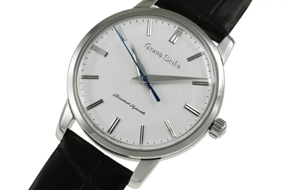 GRAND SEIKO MECHANICAL REISSUE DESIGN WATCH: Grand Seiko Mechanical Reissue Design Watch Brand: SEIKO Type: Wrist watch Material: Case Material SS Band Material Genuine Leather Belt, Buckle Color: Dial Color White Size: Case Size 38mm