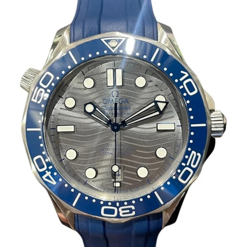 OMEGA SEAMASTER SS/RUBBER STRAP WATCH: Omega Seamaster SS/Rubber Strap Watch Brand: OMEGA Type: Wrist watch Material: SS/rubber belt Color: Dial Color NONE Size: [ Case size ] 42 mm / Case shape: Round Accessories: None