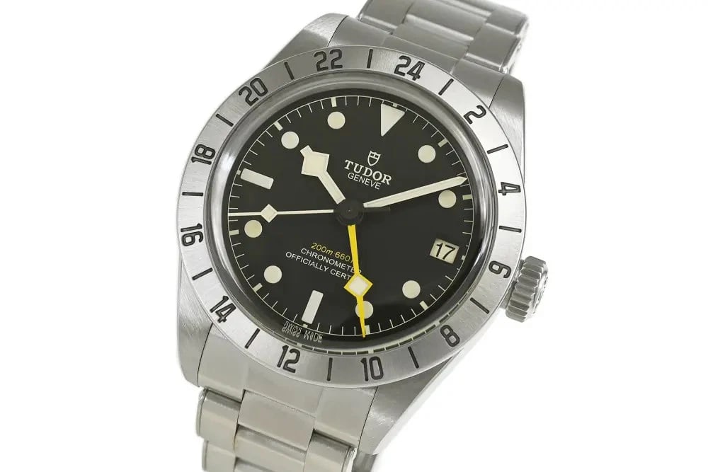 TUDOR BLACK WATCH: TUDOR Black Watch Brand: TUDOR Type: Wrist watch Material: SS Color: Dial Color Black Size: Case Thickness 14.5mm [ Case size ] 39mm [ Arm circumference size ] 20.5cm Accessories: None