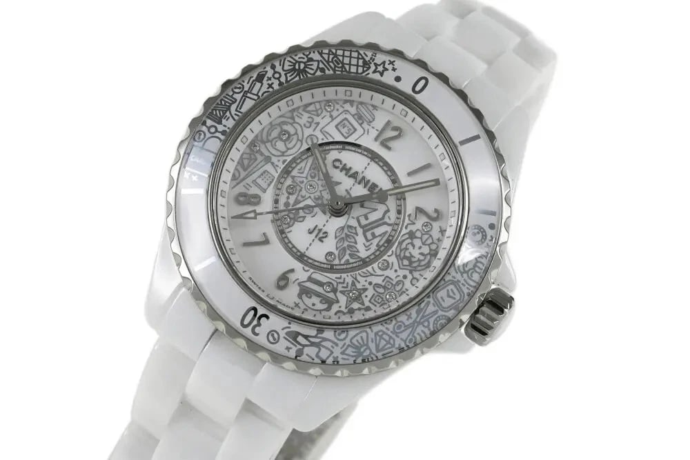 CHANEL J12 WATCH: CHANEL J12 Watch Brand: CHANEL Type: Wrist watch Material: CE Color: Dial Color White Size: Case Thickness 13mm [ Case size ] 33mm [ Arm circumference size ] 17.5cm Accessories: None