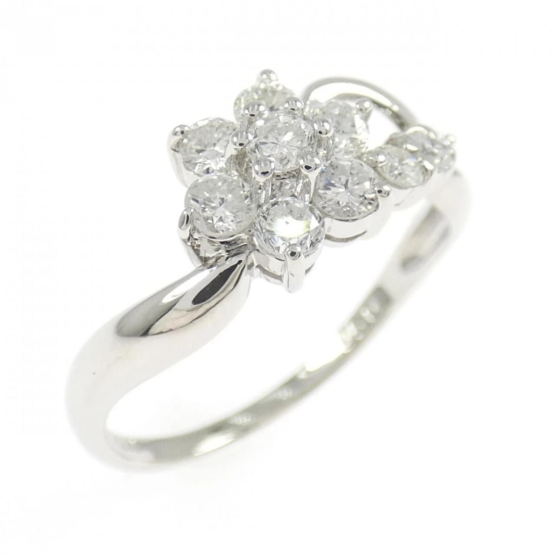 PT900 FLOWER DIAMOND RING: PT900 Flower Diamond Ring Brand: Unbranded Type: Ring Material: Platinum 900 Platinum, Main Stone/Creation Natural Color: Silver Size: 6 ( US size) Accessories: None Accessories Notice: Wh