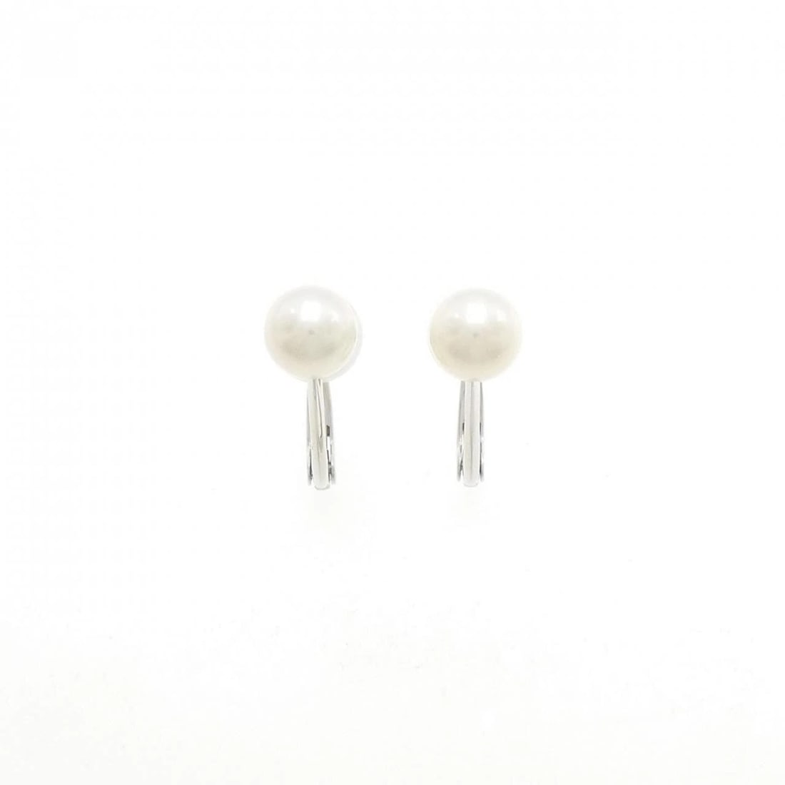 MIKIMOTO AKOYA PEARL EARRINGS: MIKIMOTO Akoya Pearl Earrings Brand: MIKIMOTO Type: Earrings Material: K18 White Gold, Main Stone/Creation Akoya Pearl Color: White Gold Size: ActualSize Diameter: 7.0mm Accessories: None