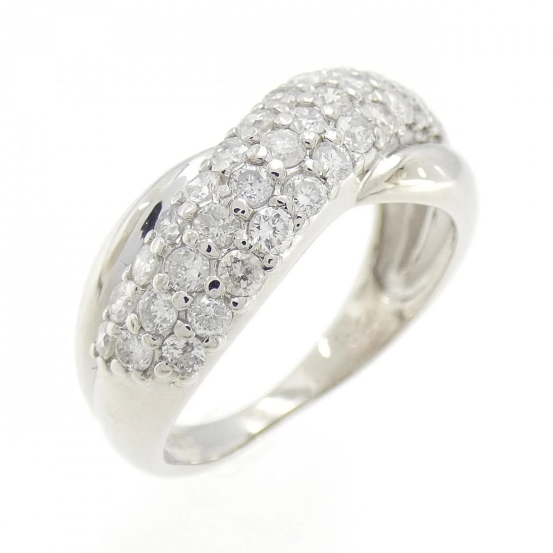 PT900 PAVE DIAMOND RING: PT900 Pave Diamond Ring Brand: Unbranded Type: Ring Material: Platinum 900 Platinum, Main Stone/Creation Natural Color: Silver Size: 5.5 -6 ( US size) Accessories: None Accessories Notice: