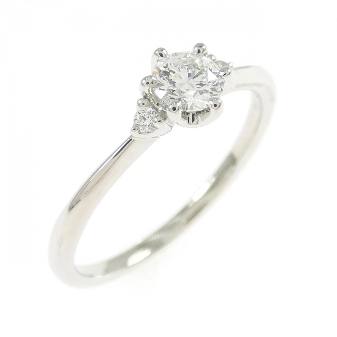 PT900 DIAMOND RING: PT900 Diamond Ring Brand: Unbranded Type: Ring Material: Platinum 900 Platinum, Main Stone/Creation natural Color: White Gold Size: 5 US Accessories: None Accessories Notice: When purchasi