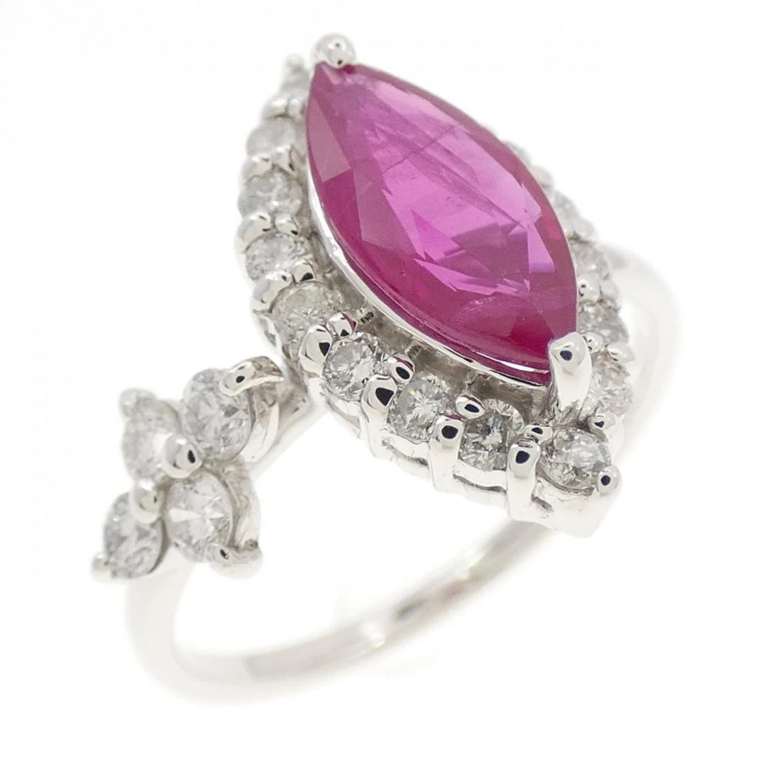 K18WG RUBY RING: K18WG Ruby Ring Brand: Unbranded Type: Ring Material: K18 White Gold, Main Stone/Creation Ruby Color: White Gold Size: 5 ( US size) Accessories: None Accessories Notice: When purchasing