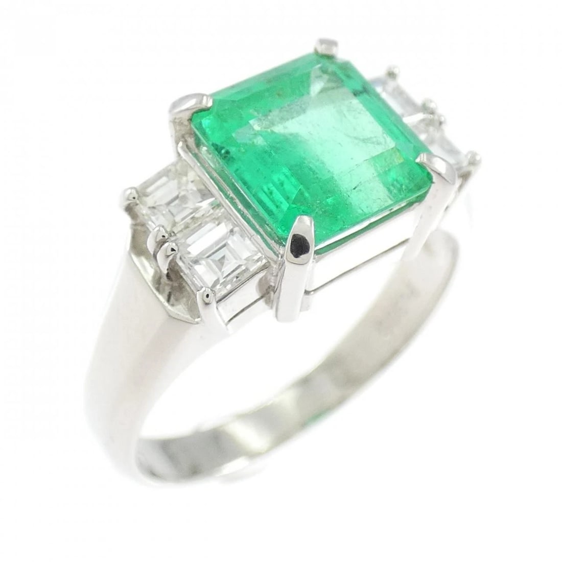 PT900 EMERALD RING: PT900 Emerald Ring Brand: Unbranded Type: Ring Material: Platinum 900 Platinum, Main Stone/Creation Main Stone EmeraldCenterStoneEmeraldSide Stone Diamond Color: White Gold Size: 6.5 ( US