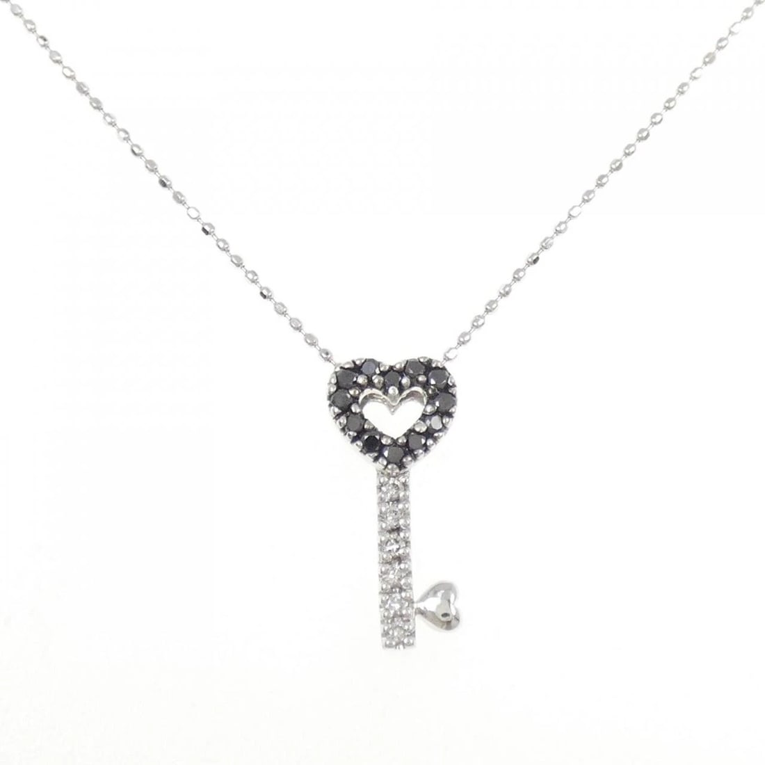 PONTE VECCHIO KEY NECKLACE: Ponte Vecchio Key Necklace Brand: Ponte Vecchio Type: Necklace Material: K18 White Gold, Main Stone/Creation Natural Color: White Gold Size: ActualSize Pendant top H x W: 16.4mmx7.4mm Chain