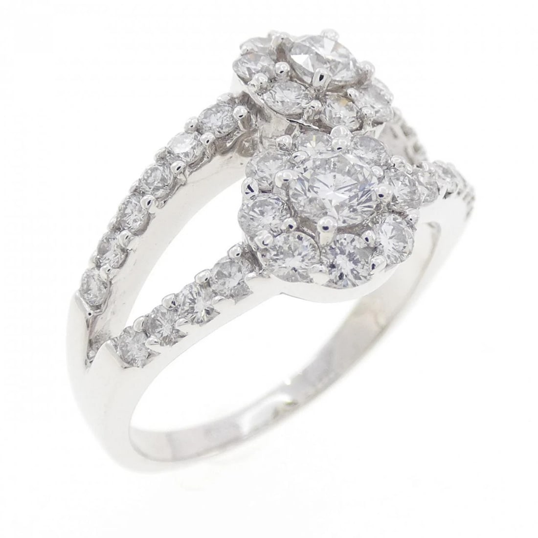 750WG FLOWER DIAMOND RING: 750WG Flower Diamond Ring Brand: Unbranded Type: Ring Material: 750 White Gold, Main Stone/Creation Natural Color: WG Size: 6.5-7 US Accessories: None Accessories Notice: When purchasing