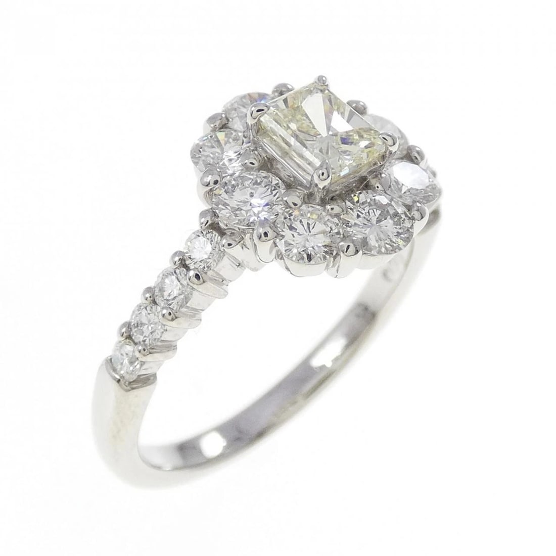 PT900 DIAMOND RING: PT900 Diamond Ring Brand: Unbranded Type: Ring Material: Platinum 900 Platinum, Main Stone/Creation Natural Color: Silver Size: 6 ( US size) Accessories: None Accessories Notice: When purc