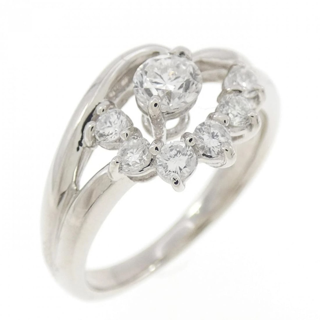 PT900 DIAMOND RING: PT900 Diamond Ring Brand: Unbranded Type: Ring Material: Platinum 900 Platinum, Main Stone/Creation Natural Color: Silver Size: 6-6.5 ( US size) Accessories: None Accessories Notice: When