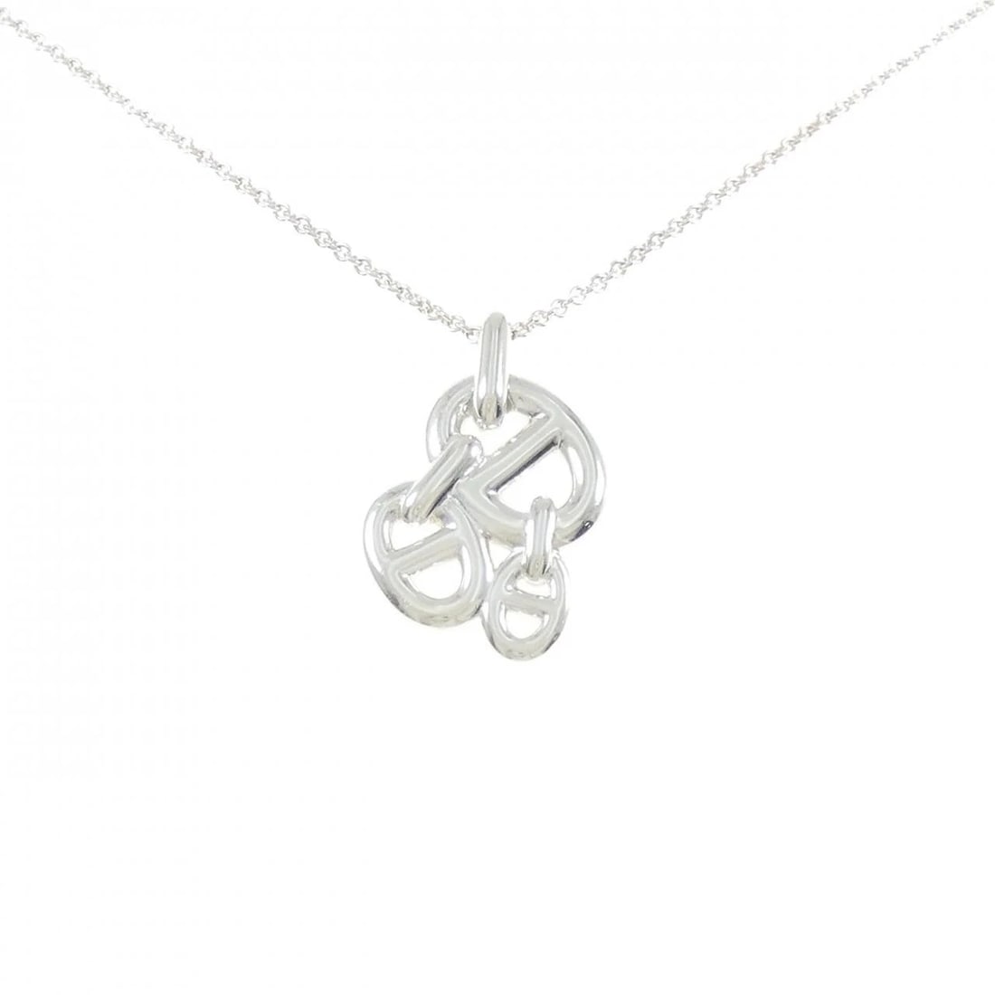 HERMES 925 SILVER NECKLACE: HERMES 925 Silver Necklace Brand: HERMES Type: Necklace Material: 925 Silver, Color: Silver Size: 39/41cm, ActualSize Pendant top H x W: 34.9mmx22.3mm Chain Max. W: 1.9mm Accessories: None