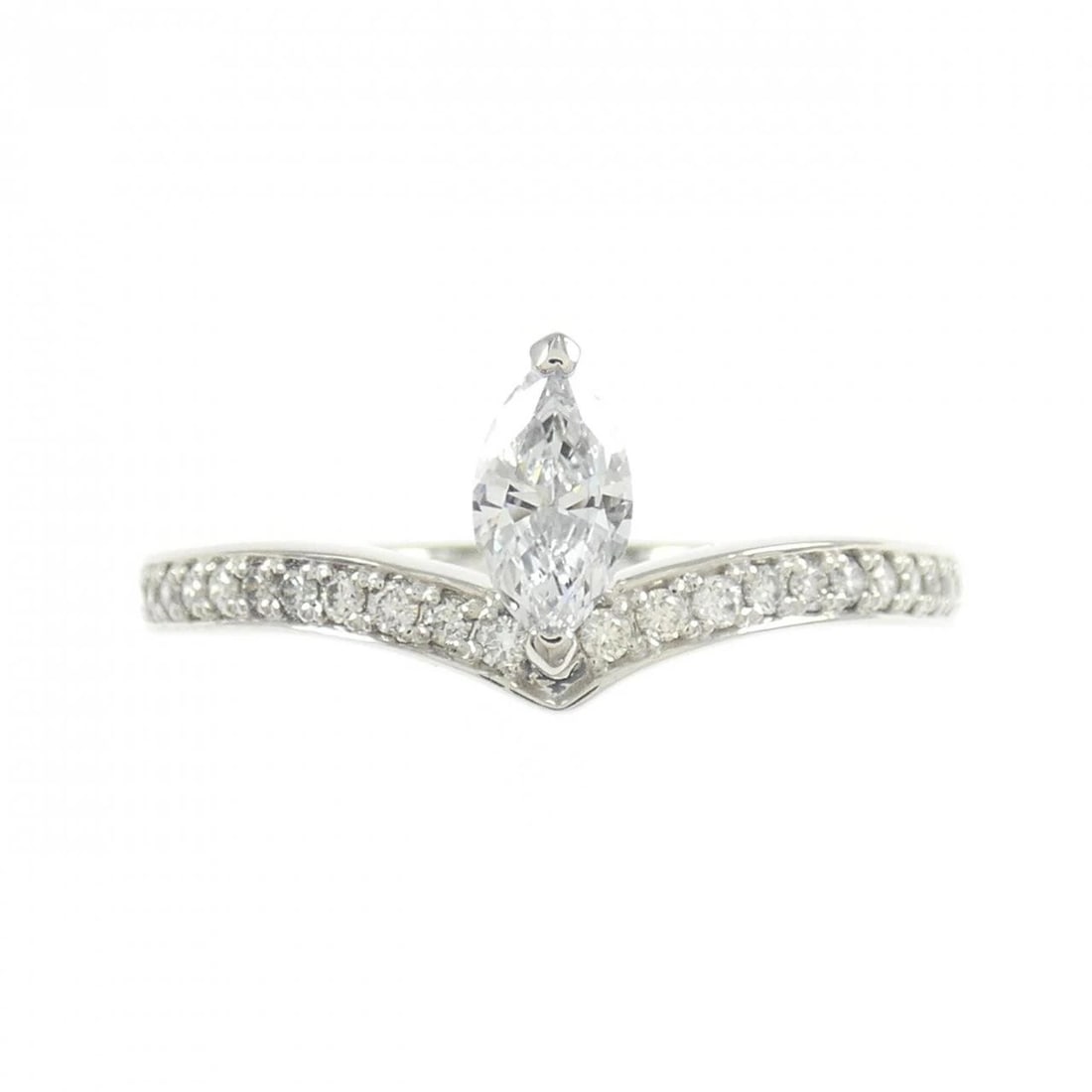 PT900 DIAMOND RING: PT900 Diamond Ring Brand: Unbranded Type: Ring Material: Platinum 900 Platinum, Main Stone/Creation Natural Color: None Size: 9 US Accessories: None Accessories Notice: When purchasing