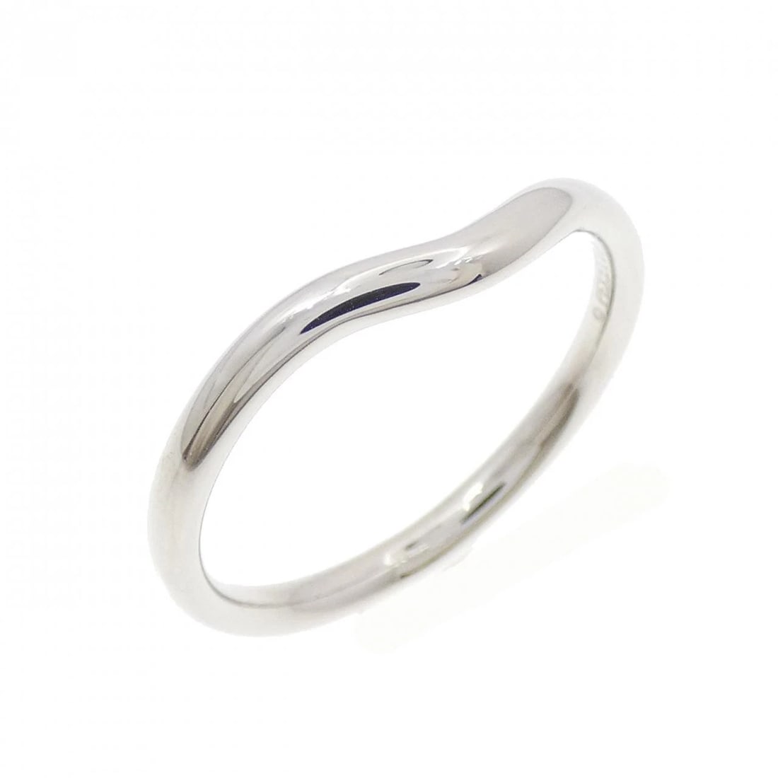 TIFFANY CURVED RING: Tiffany Curved Ring Brand: Tiffany Type: Ring Material: Platinum 950, Color: White Size: 7.5-8 (US size) Accessories: None Accessories Notice: When purchasing pre-owned goods, please refer to