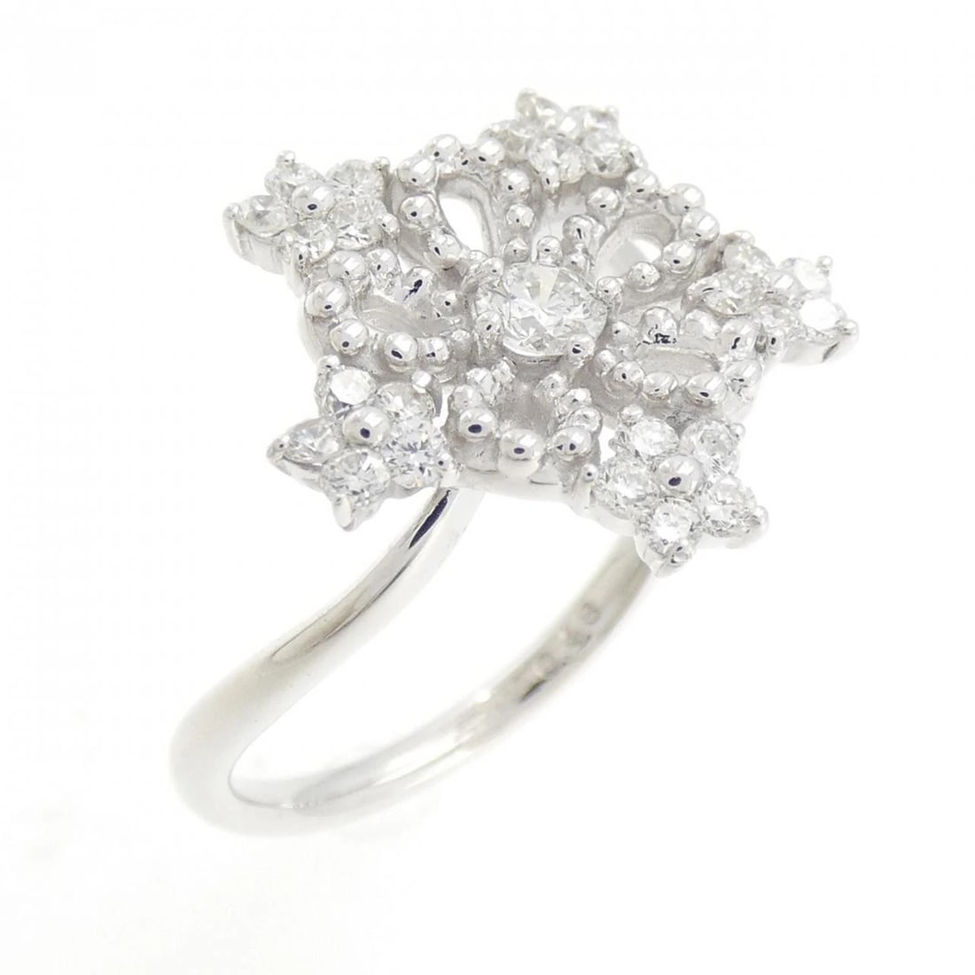 K18WG FLOWER DIAMOND RING: K18WG Flower Diamond Ring Brand: Unbranded Type: Ring Material: K18 White Gold, Main Stone/Creation Natural Color: White Gold Size: 6 US Accessories: None Accessories Notice: When purchasing