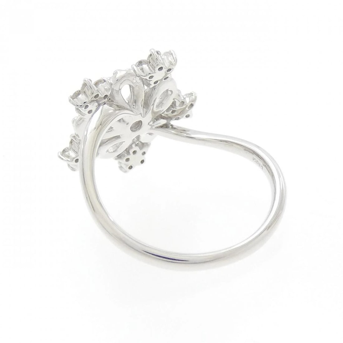 K18WG FLOWER DIAMOND RING - 3