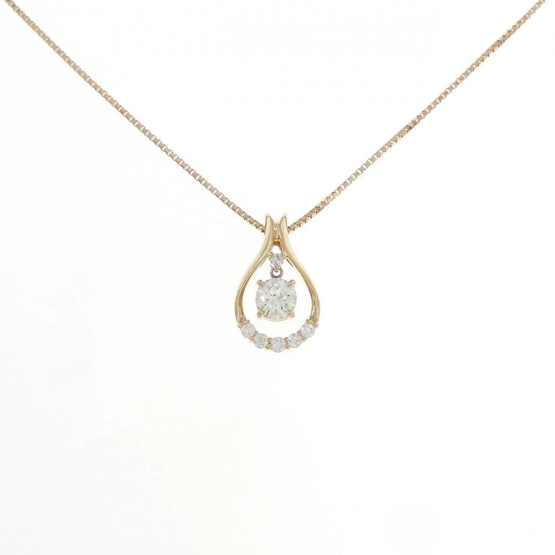K18YG DIAMOND NECKLACE: K18YG Diamond Necklace Brand: Unbranded Type: Necklace Material: K18 Yellow Gold, Main Stone/Creation Natural Color: YG Size: 45cmActualSize Pendant top H x W: 13.9mmx8.5mm Chain Max. W: 0.6mm