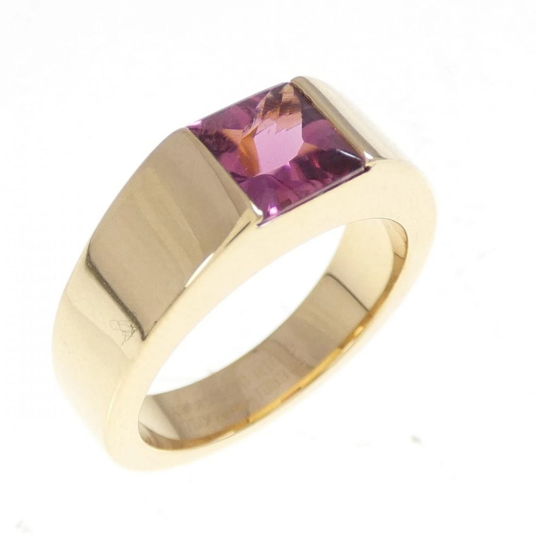 CARTIER TANK RING: Cartier Tank Ring Brand: CARTIER Type: Ring Material: 750 yellow gold, Color: yellow gold Size: US 5.5 Accessories: None Accessories Notice: When purchasing pre-owned goods, please refer to