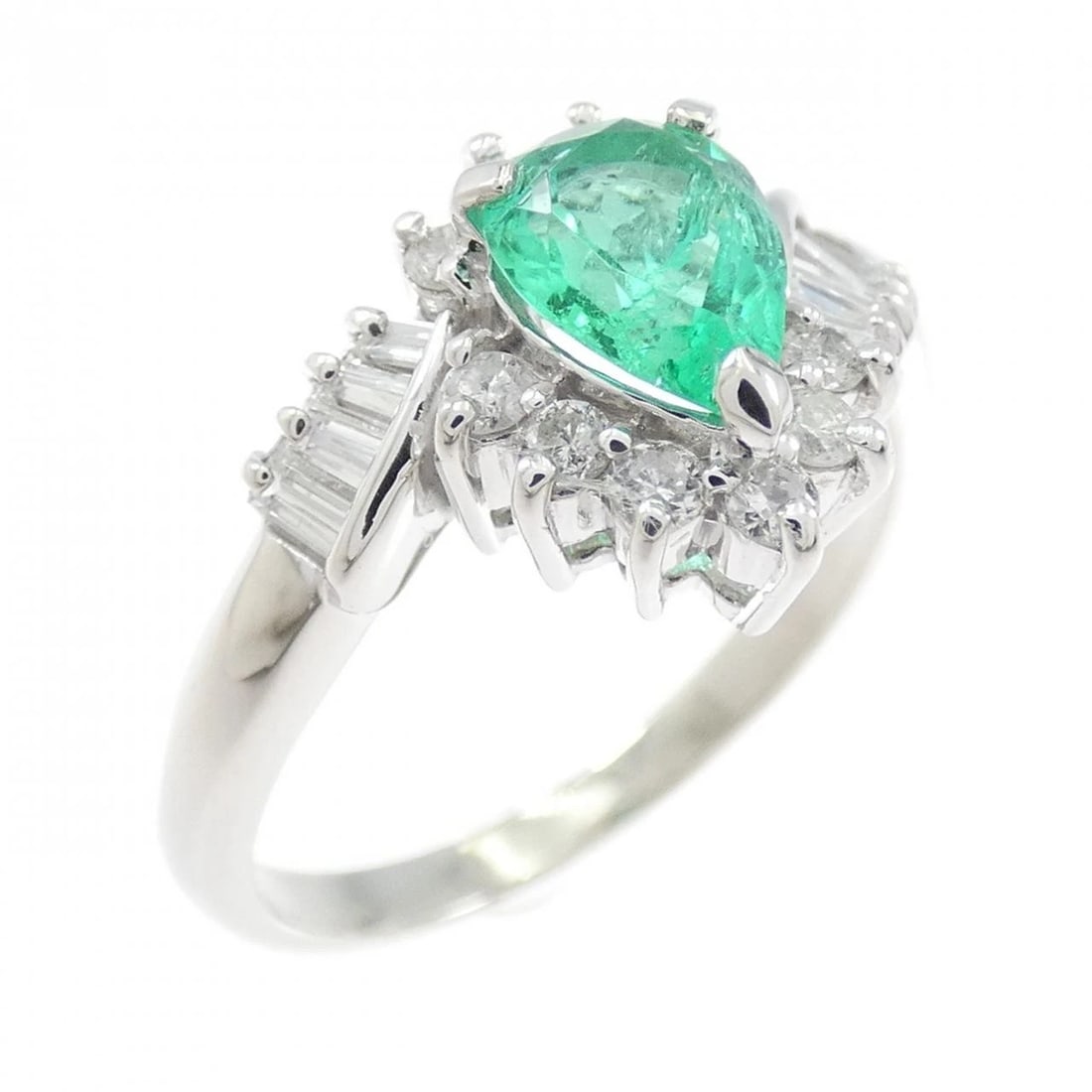 PT900 EMERALD RING: PT900 Emerald Ring Brand: Unbranded Type: Ring Material: Platinum 900 Platinum, Main Stone/Creation Emerald Color: Silver Size: 6.5-7 ( US size) Accessories: None Accessories Notice: When