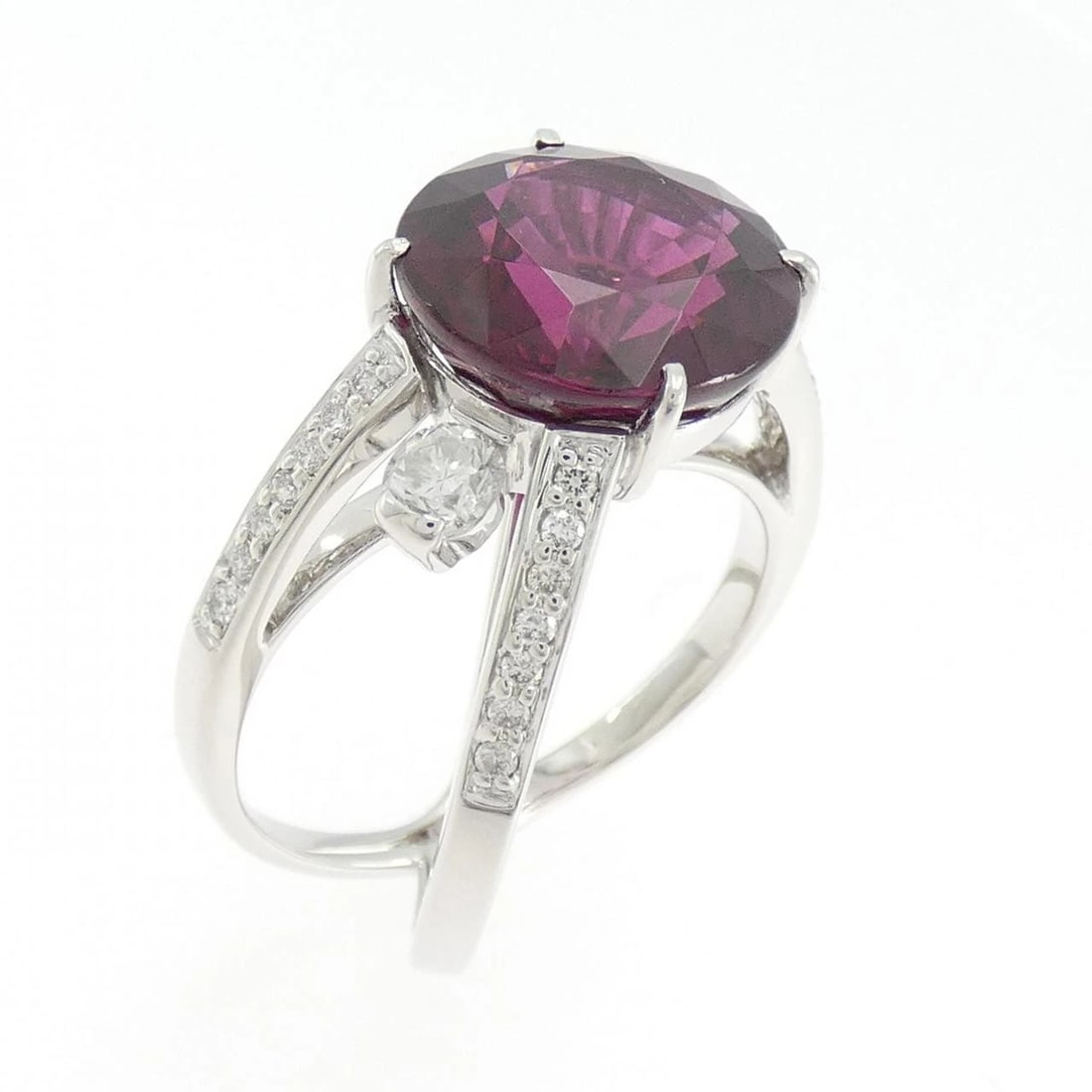 750WG GARNET RING: 750WG Garnet Ring Brand: Unbranded Type: Ring Material: 750 White Gold, Color: WG Size: 7-7.5 US Accessories: None Accessories Notice: When purchasing pre-owned goods, please refer to the